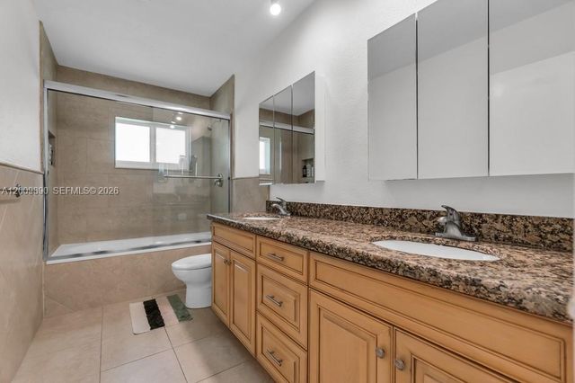 620 Lake Dasha Cir, Plantation, FL 33324