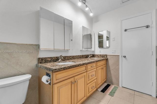 620 Lake Dasha Cir, Plantation, FL 33324