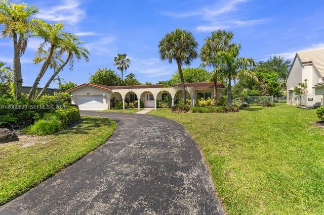 620 Lake Dasha Cir, Plantation, FL 33324