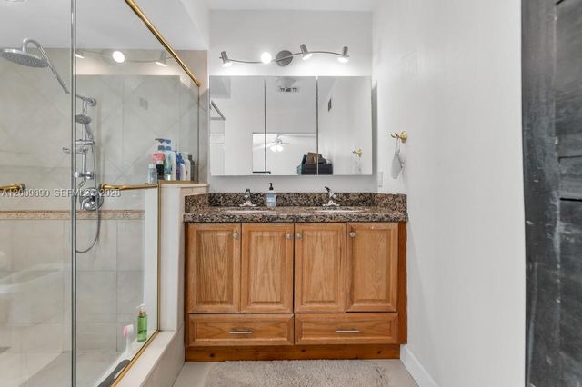620 Lake Dasha Cir, Plantation, FL 33324