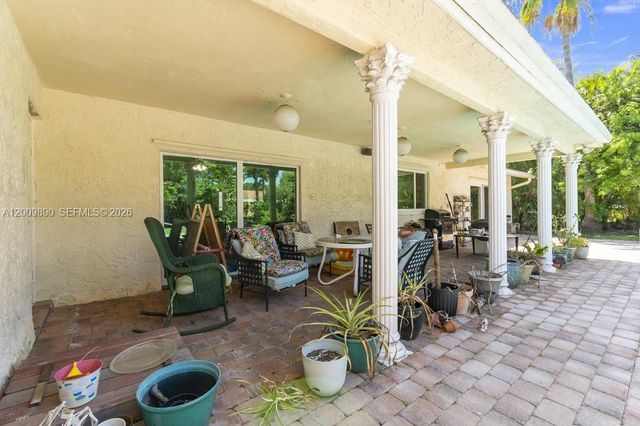 620 Lake Dasha Cir, Plantation, FL 33324