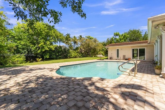620 Lake Dasha Cir, Plantation, FL 33324