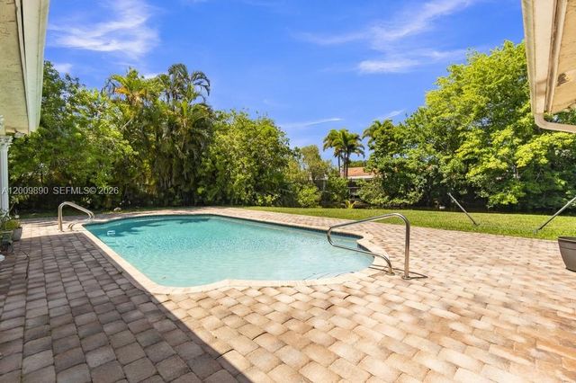 620 Lake Dasha Cir, Plantation, FL 33324