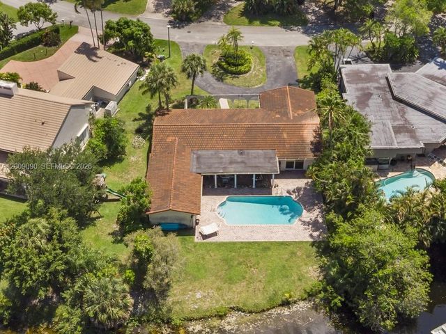 620 Lake Dasha Cir, Plantation, FL 33324