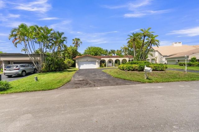 620 Lake Dasha Cir, Plantation, FL 33324