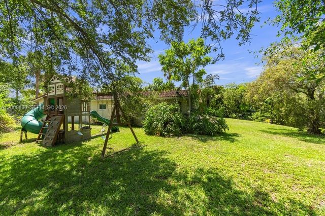 620 Lake Dasha Cir, Plantation, FL 33324