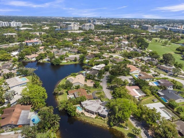 620 Lake Dasha Cir, Plantation, FL 33324