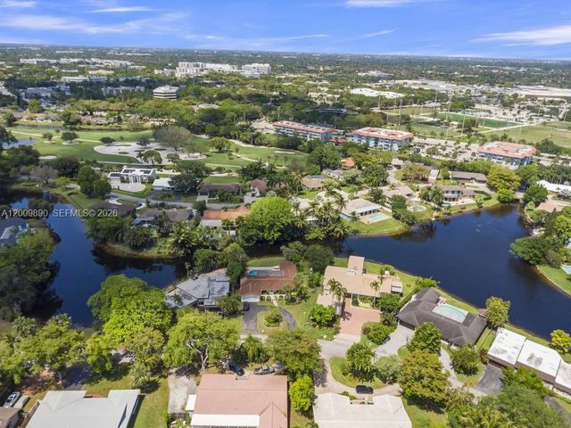620 Lake Dasha Cir, Plantation, FL 33324