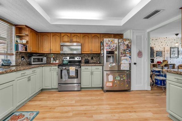 620 Lake Dasha Cir, Plantation, FL 33324