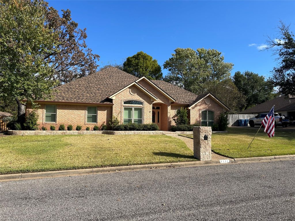 1111 Lonnie Drive, Athens, TX 75751
