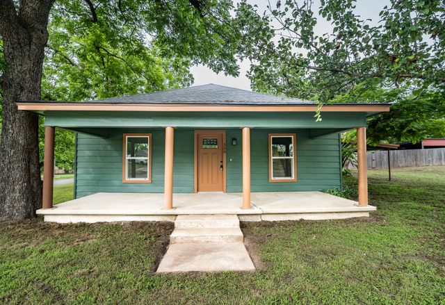 308 W Pine Street, Winnsboro, TX 75494