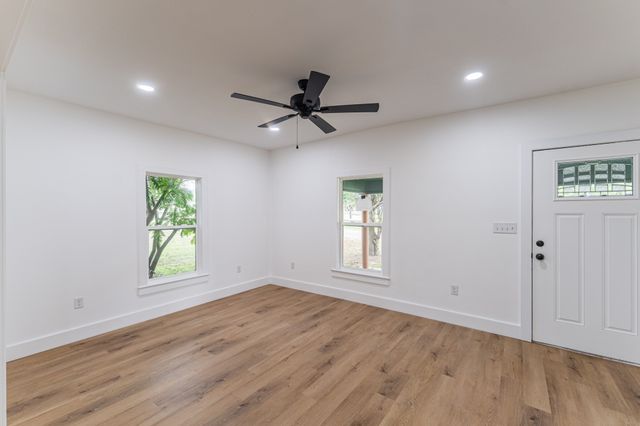 308 W Pine Street, Winnsboro, TX 75494