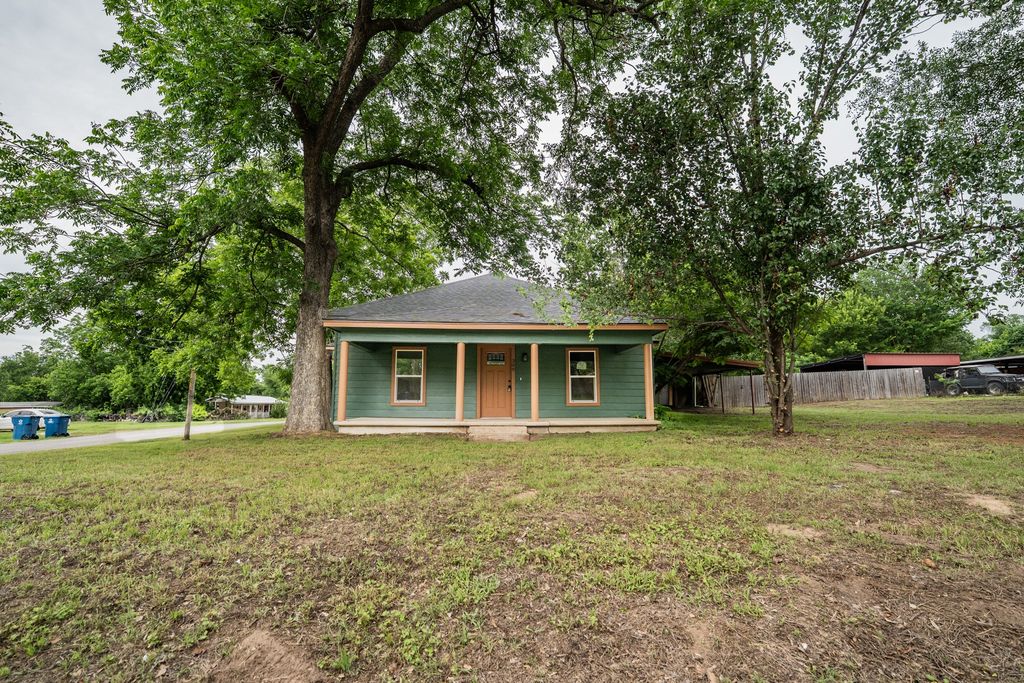308 W Pine Street, Winnsboro, TX 75494