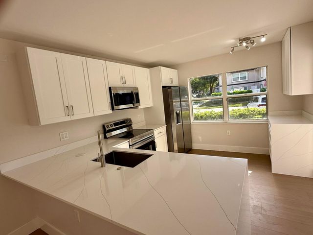 19 Amherst Court C, Royal Palm Beach, FL 33411