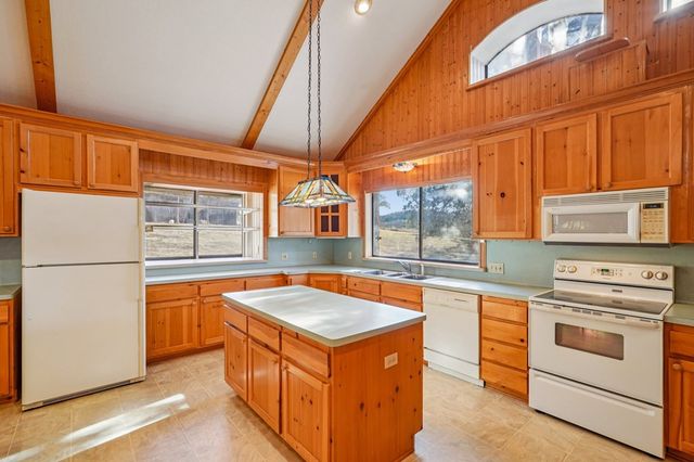 230 Cade Loop, Ingram, TX 78025