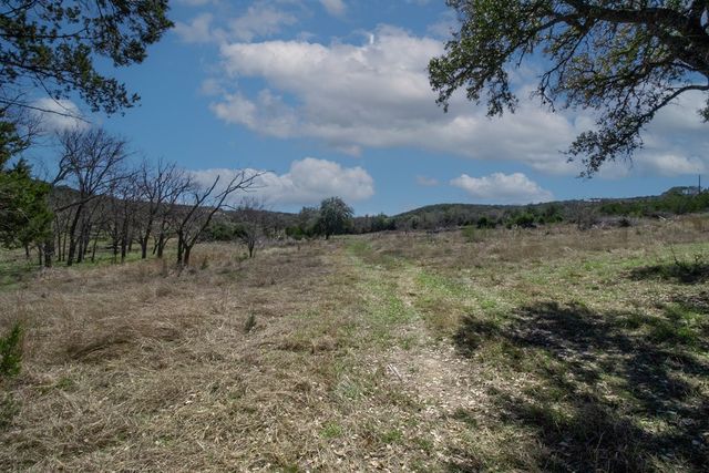 230 Cade Loop, Ingram, TX 78025