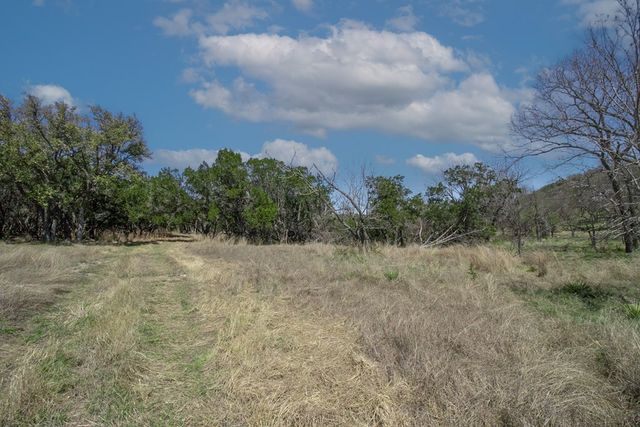 230 Cade Loop, Ingram, TX 78025