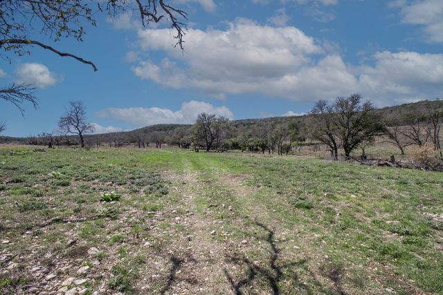 230 Cade Loop, Ingram, TX 78025