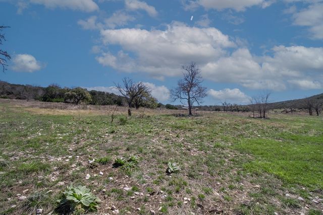 230 Cade Loop, Ingram, TX 78025