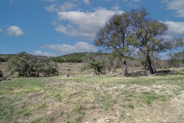 230 Cade Loop, Ingram, TX 78025