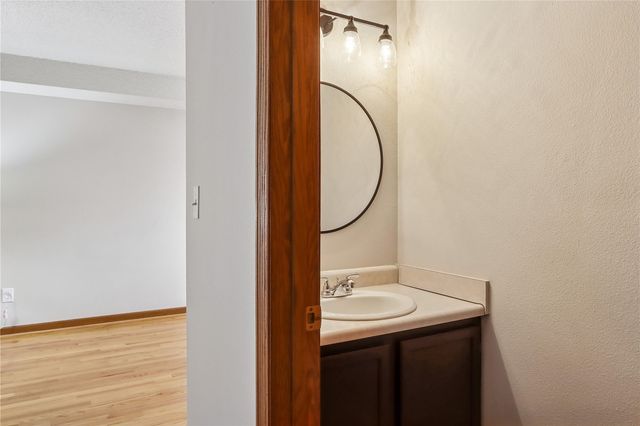 1929 Earl Rd, Iowa City, IA 52246