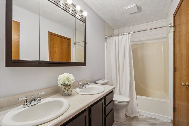 1929 Earl Rd, Iowa City, IA 52246