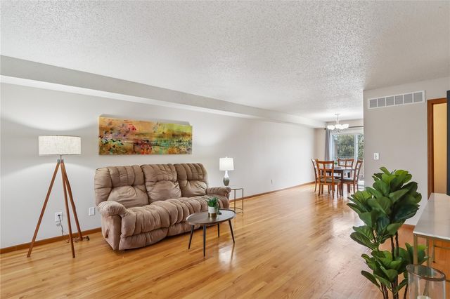 1929 Earl Rd, Iowa City, IA 52246