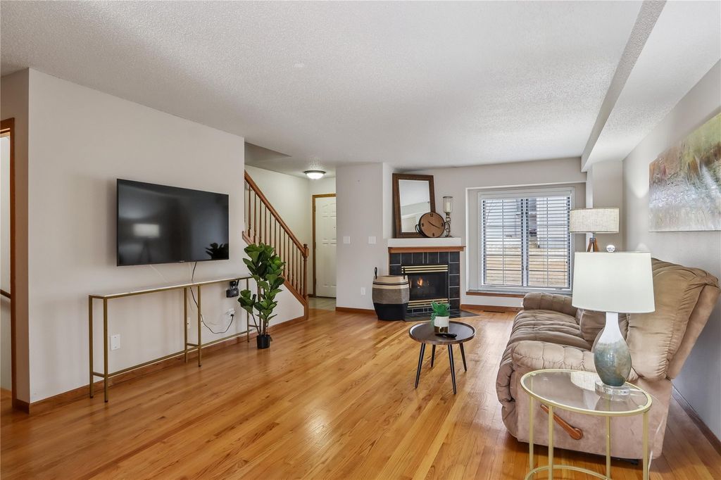 1929 Earl Rd, Iowa City, IA 52246