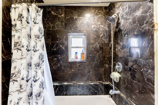 7769 Mason Avenue, Burbank, IL 60459