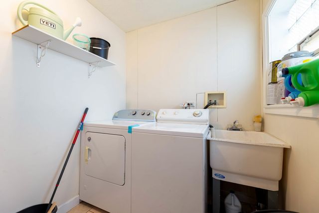 7769 Mason Avenue, Burbank, IL 60459