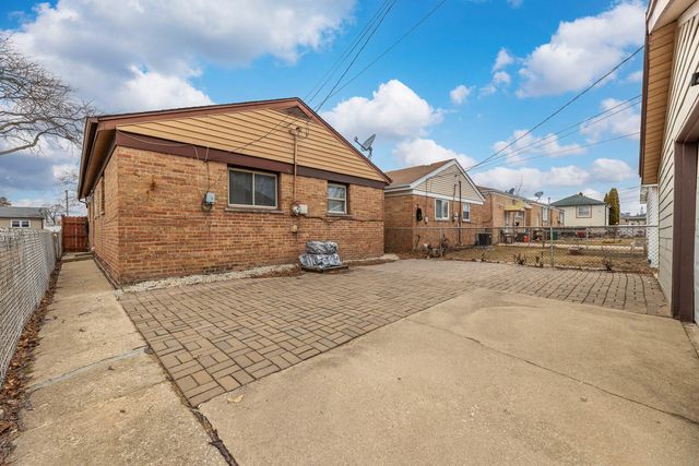 7769 Mason Avenue, Burbank, IL 60459