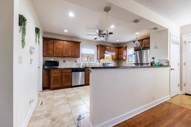 7769 Mason Avenue, Burbank, IL 60459