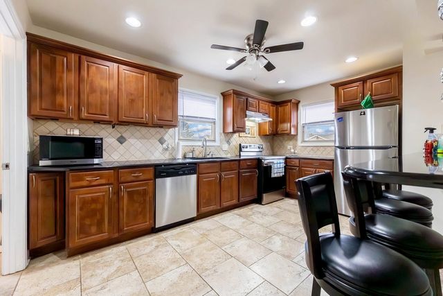 7769 Mason Avenue, Burbank, IL 60459