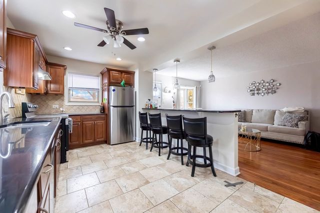 7769 Mason Avenue, Burbank, IL 60459