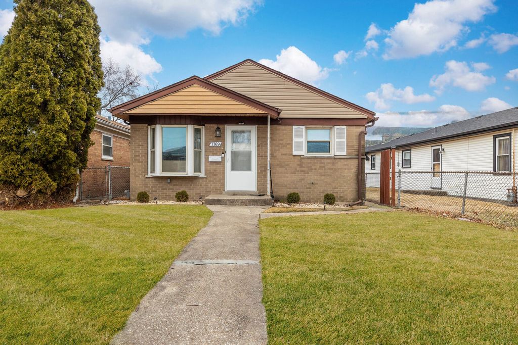 7769 Mason Avenue, Burbank, IL 60459