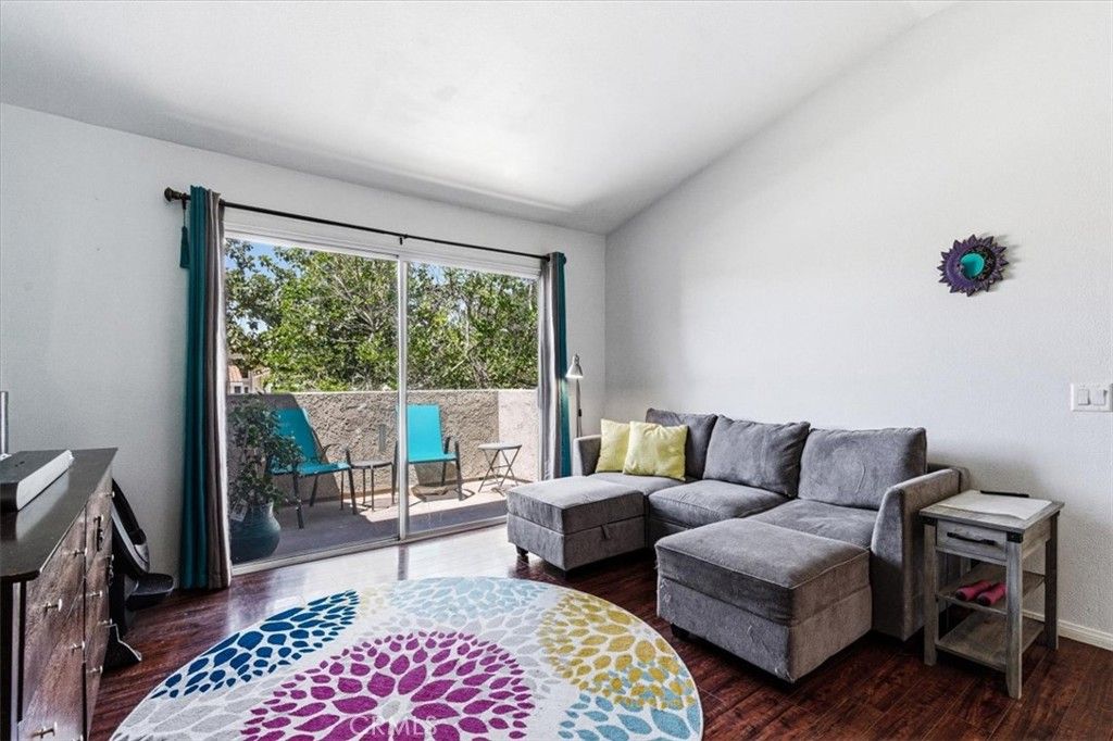Image 5 of property listing at 200 E Alessandro 71, Riverside, CA 92508