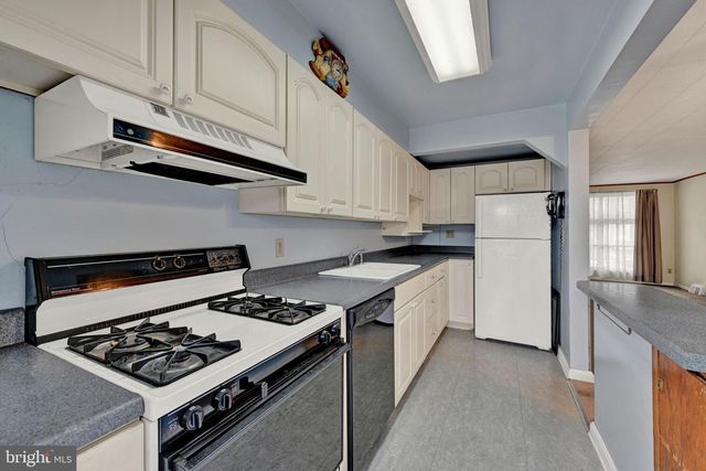 7929 SAINT CLAIRE LN, Baltimore, MD 21222