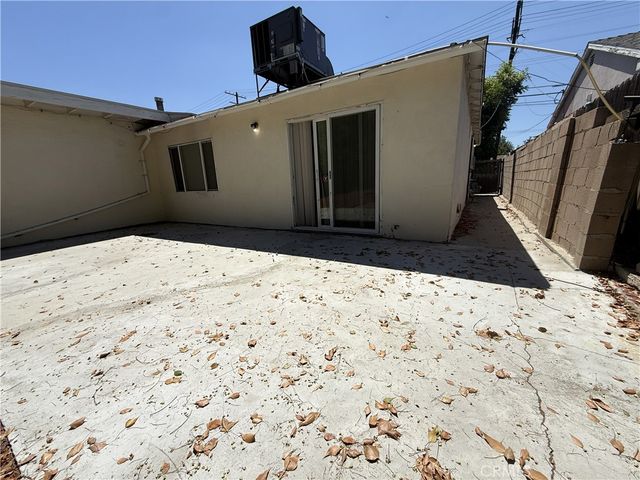 7322 Lindley, Reseda, CA 91335