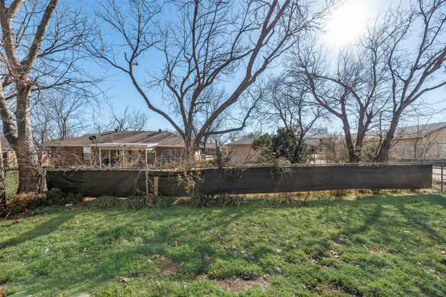 928 W Willow Street, Sanger, TX 76266