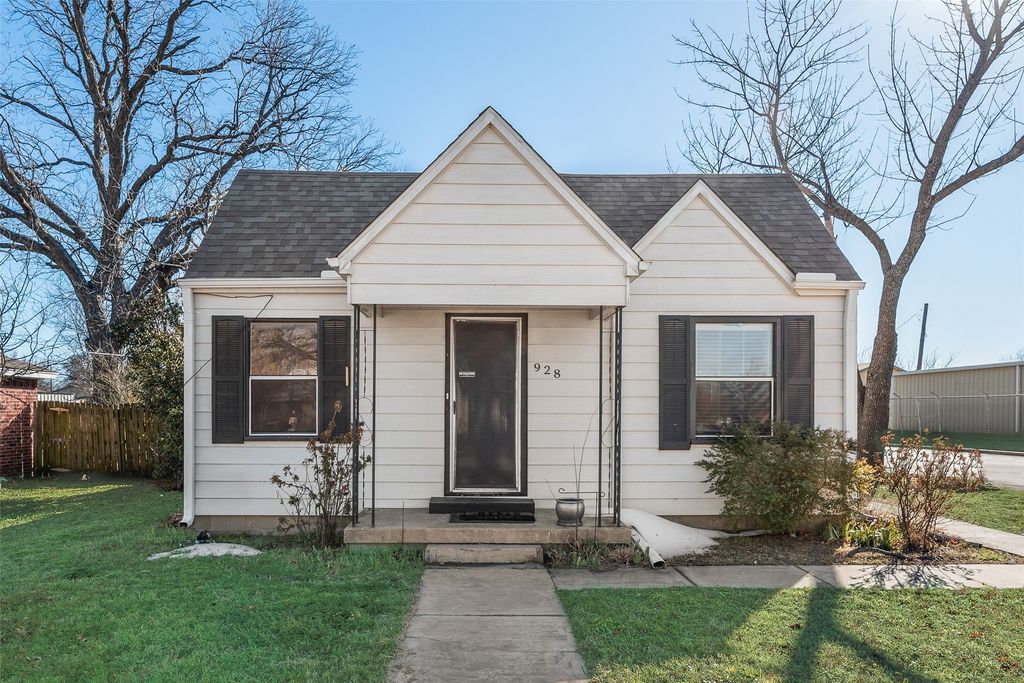 928 W Willow Street, Sanger, TX 76266