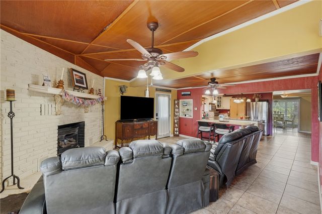 696 Highway 21 N, Berryville, AR 72616