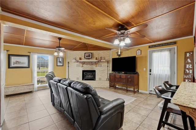 696 Highway 21 N, Berryville, AR 72616