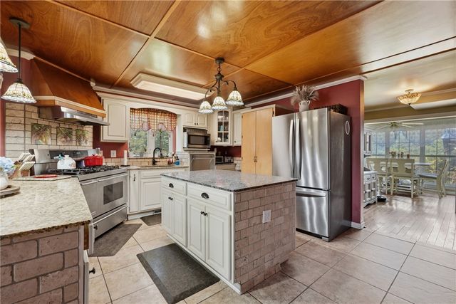 696 Highway 21 N, Berryville, AR 72616