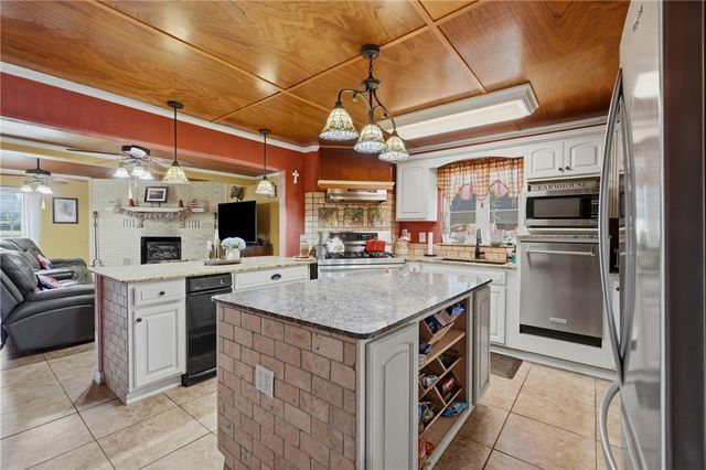 696 Highway 21 N, Berryville, AR 72616