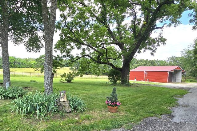 696 Highway 21 N, Berryville, AR 72616