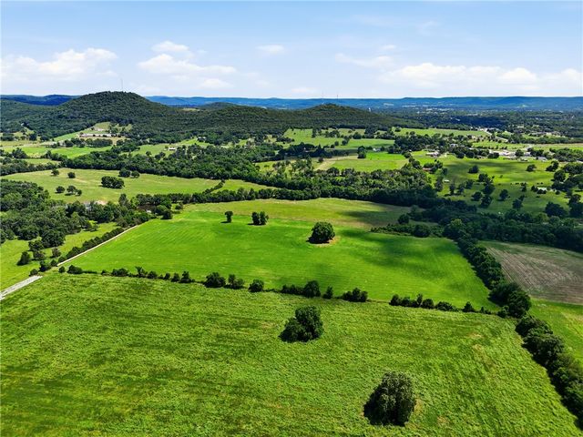 696 Highway 21 N, Berryville, AR 72616