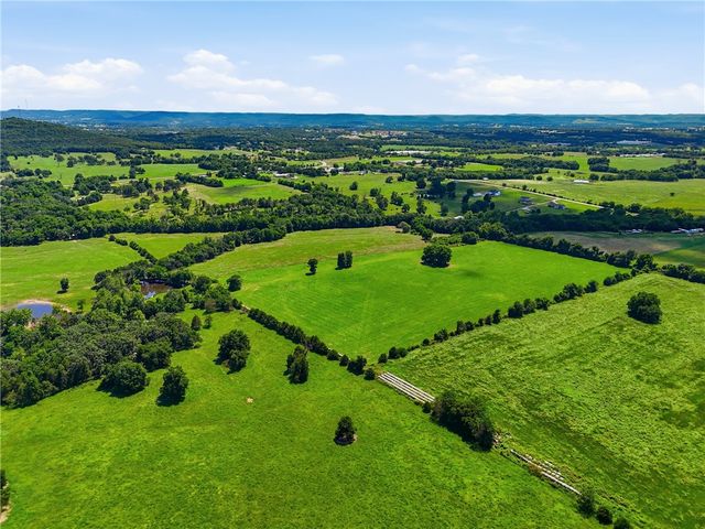 696 Highway 21 N, Berryville, AR 72616