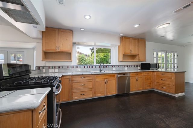 14151 Chandler, Sherman Oaks, CA 91401