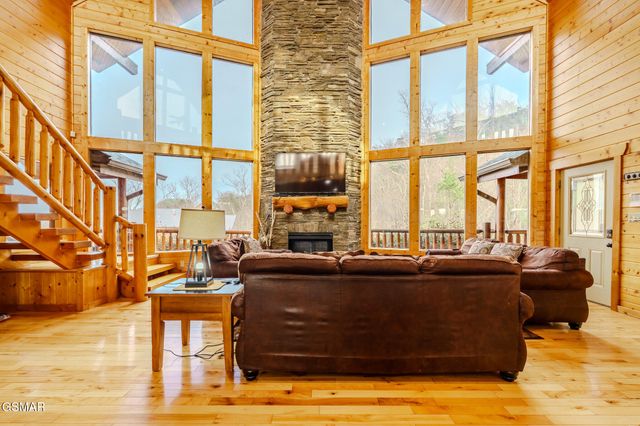 3329 Grouse Ridge Lane, Sevierville, TN 37876