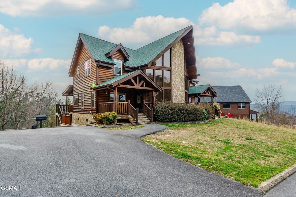 3329 Grouse Ridge Lane, Sevierville, TN 37876